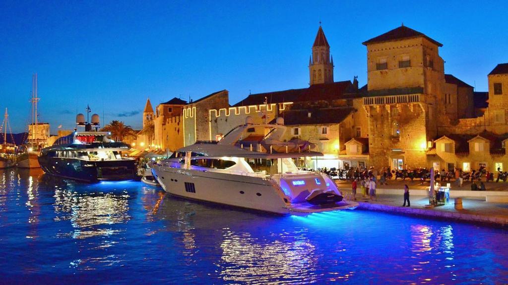 Apartamento Cozy Place On The Beach Trogir Exterior foto