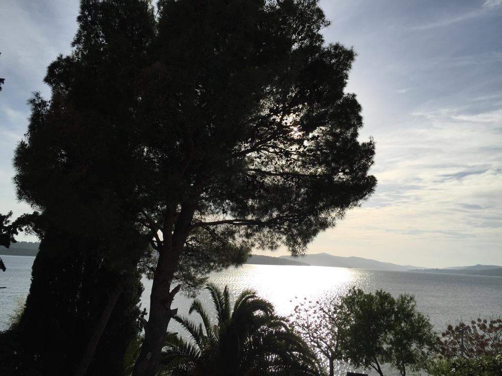 Apartamento Cozy Place On The Beach Trogir Exterior foto