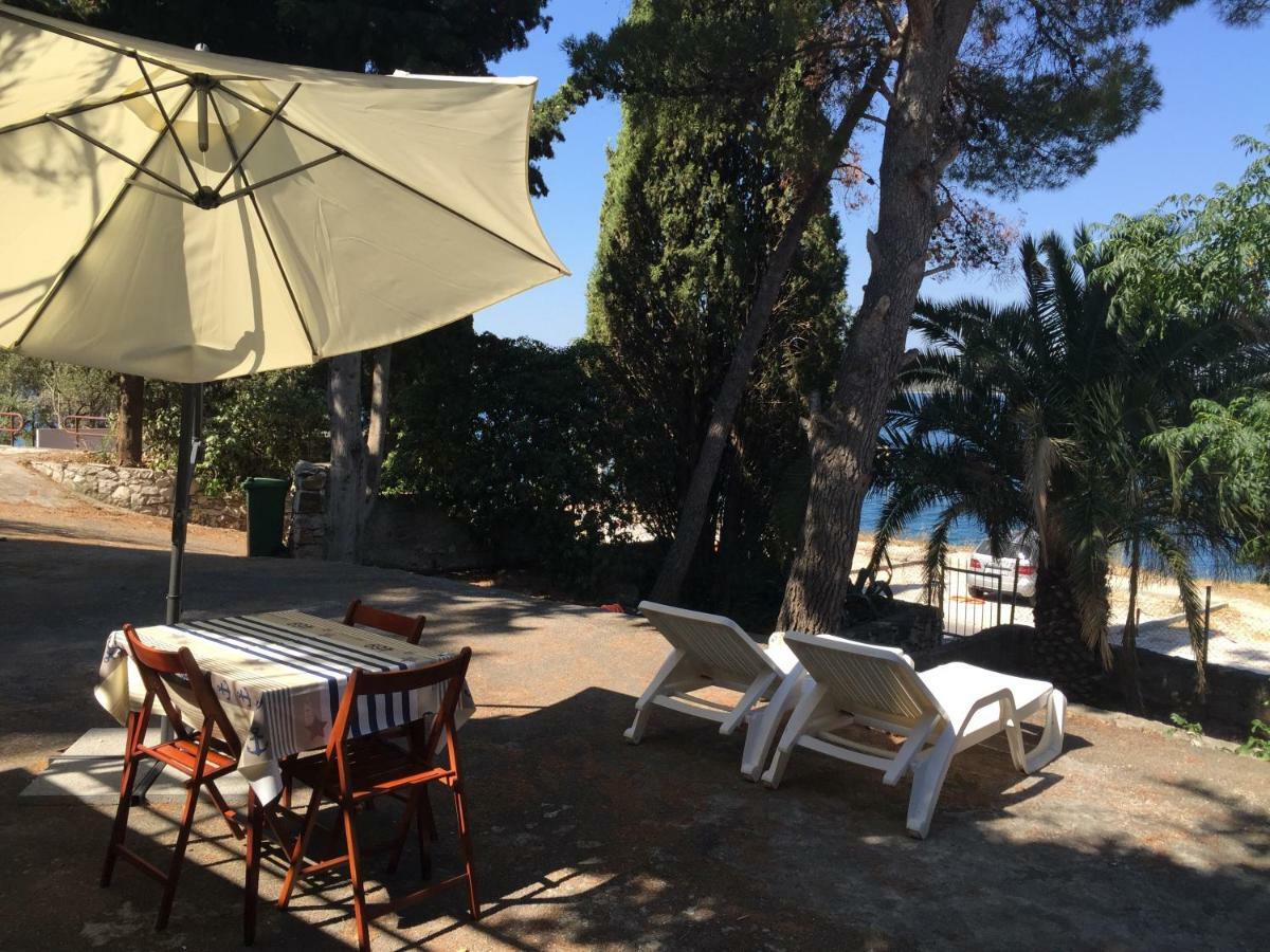 Apartamento Cozy Place On The Beach Trogir Exterior foto