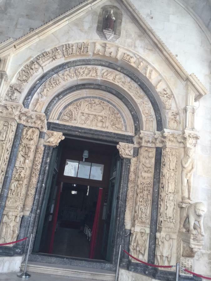 Apartamento Cozy Place On The Beach Trogir Exterior foto
