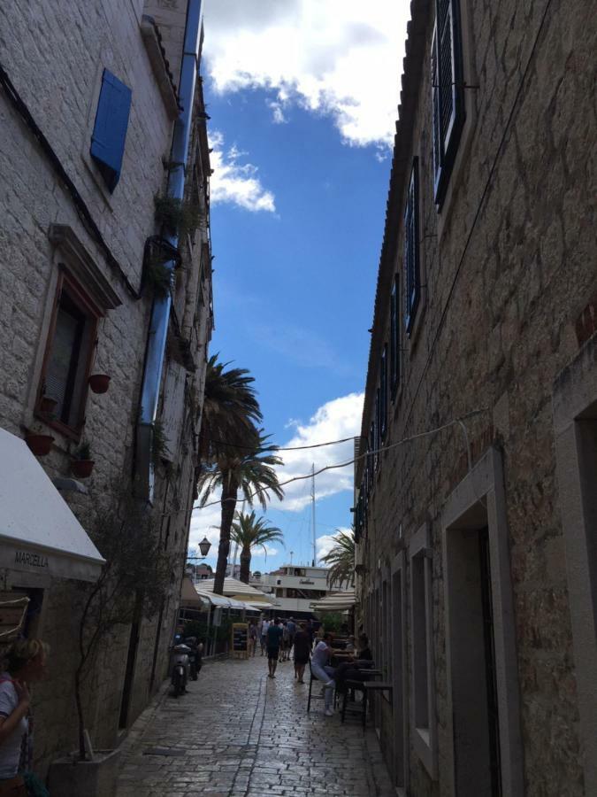 Apartamento Cozy Place On The Beach Trogir Exterior foto